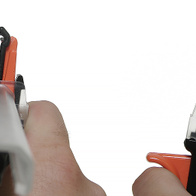 Aplikator osłonek na dzioby typu Nostril